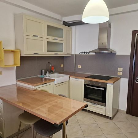 Beachfront Apartment Саранда Экстерьер фото