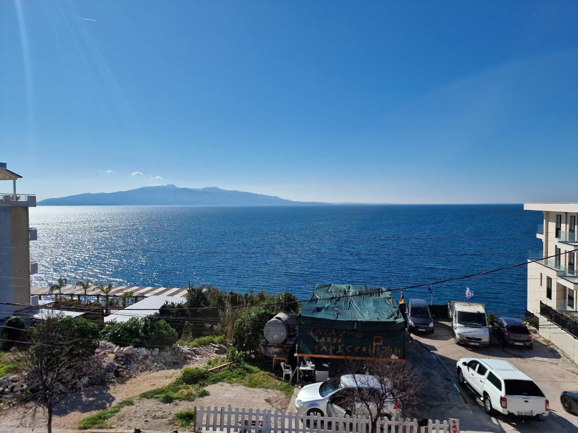 Beachfront Apartment Саранда Экстерьер фото