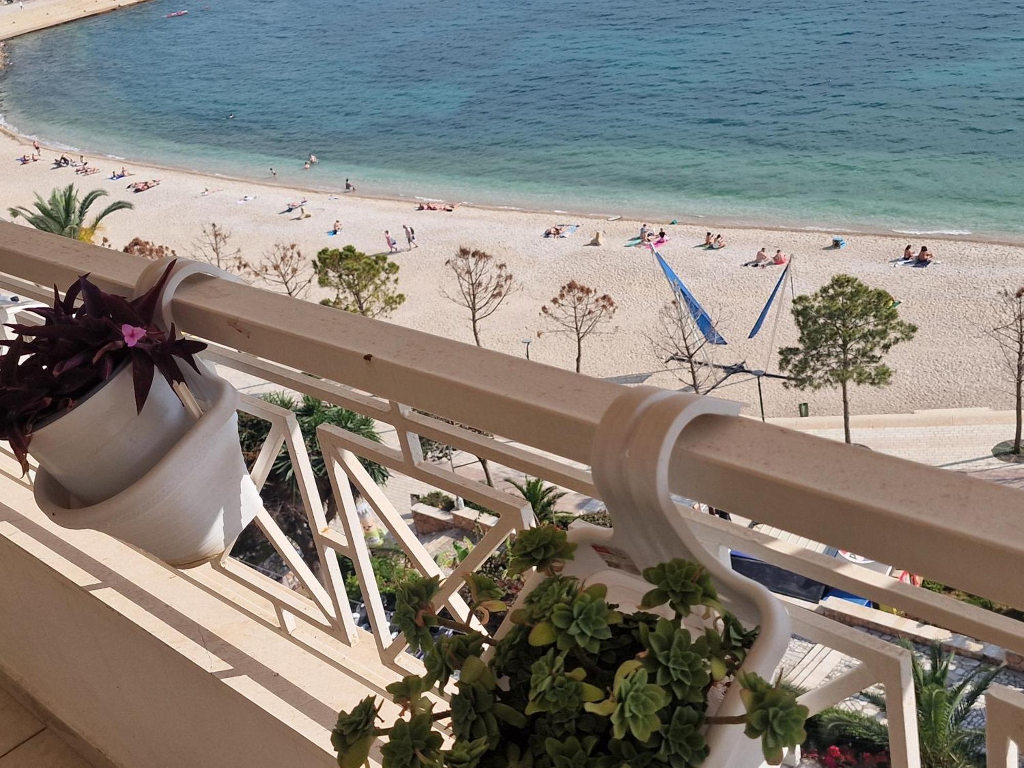 Beachfront Apartment Саранда Экстерьер фото