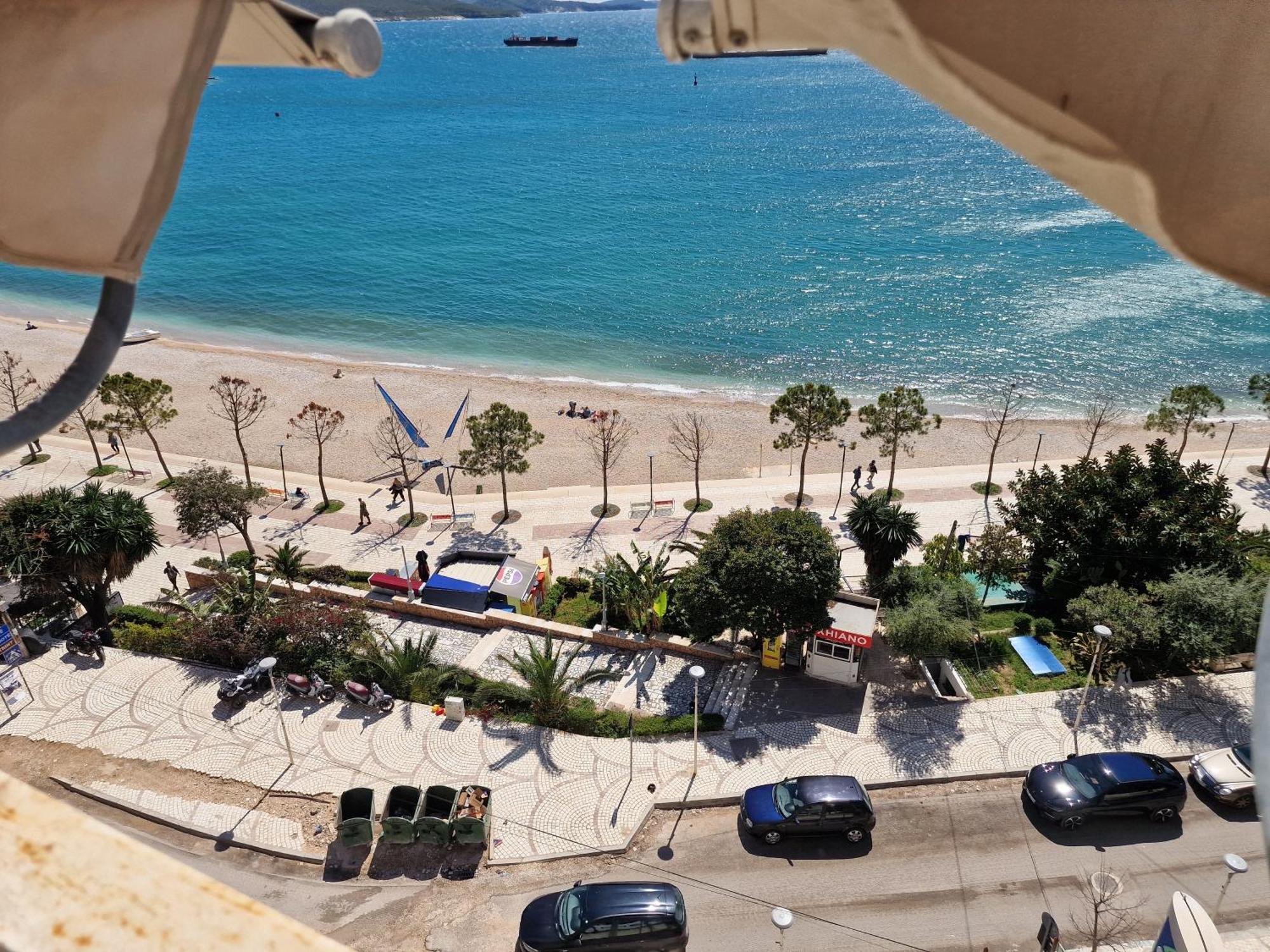 Beachfront Apartment Саранда Экстерьер фото